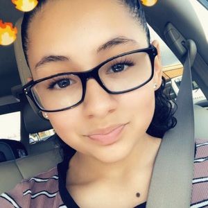 Meet your Posher, Naima